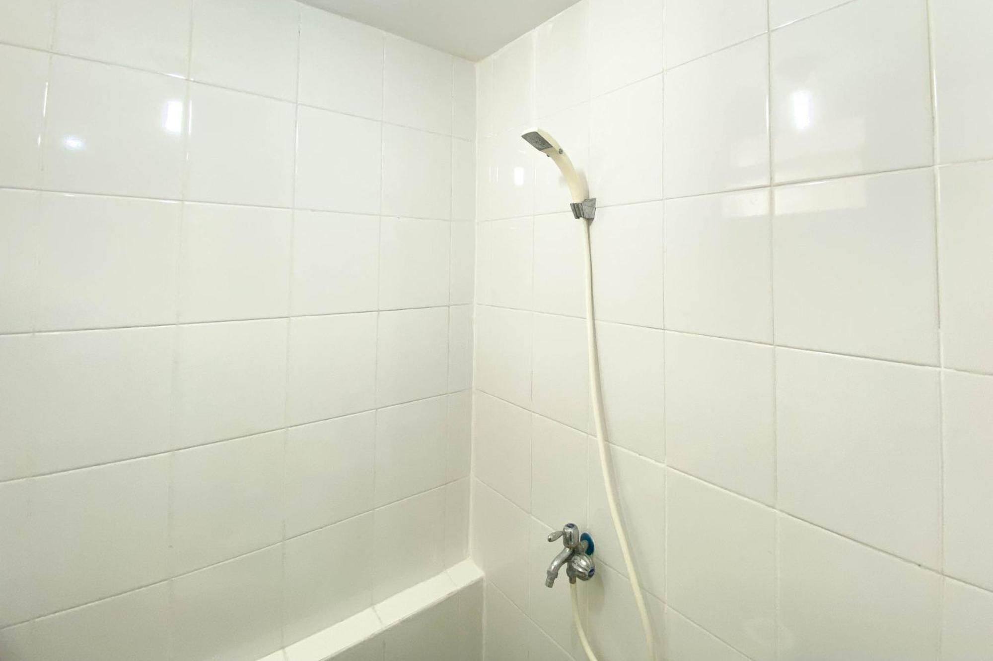 Apartment Full Furnished And Homey 2br Bassura Near Mall By Travelio