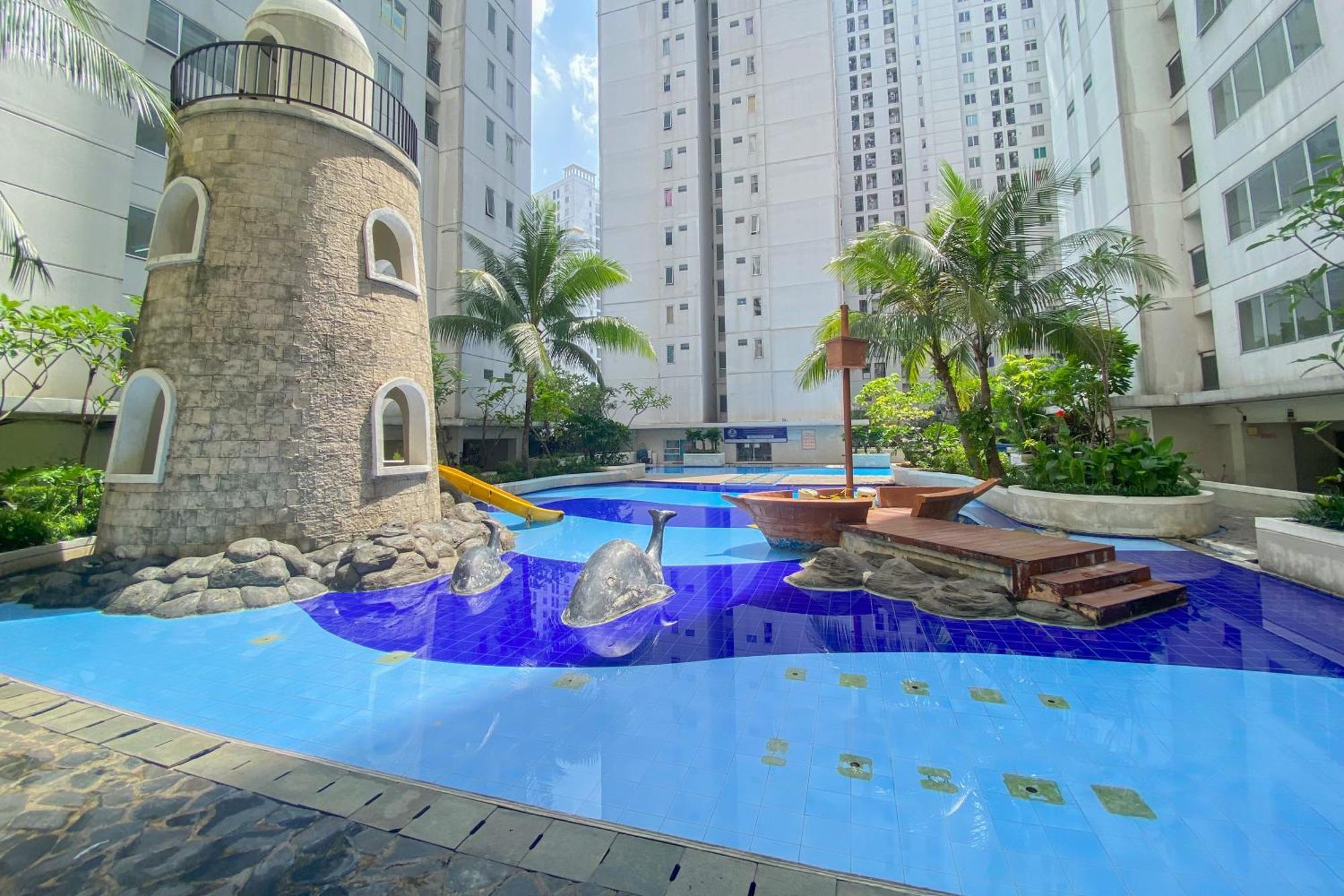 Apartment Full Furnished And Homey 2br Bassura Near Mall By Travelio *